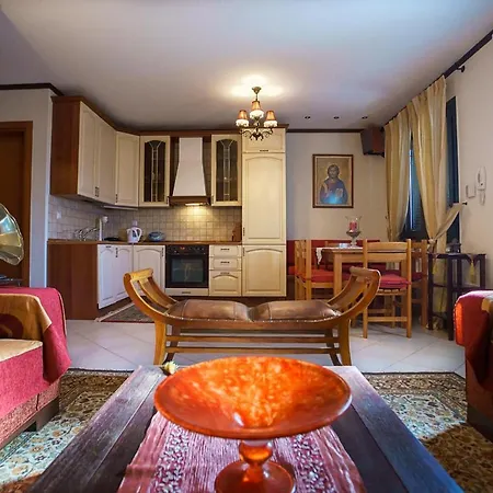 Luxury Traditional فيلة Khiliodhendron
