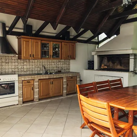 Luxury Traditional Willa Khiliodhendron