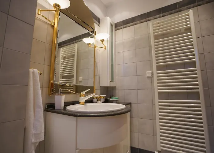 Luxury Traditional Vilă Khiliodhendron