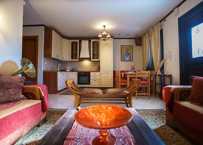 Luxury Traditional Vilă Khiliodhendron