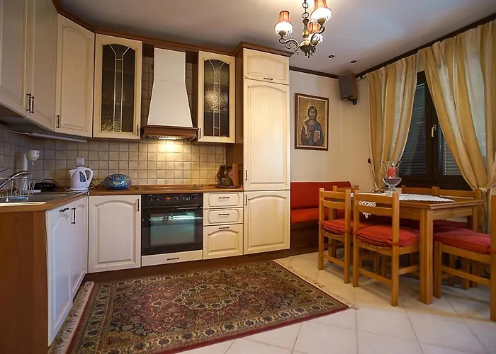 Villa Luxury Traditional Khiliodhendron